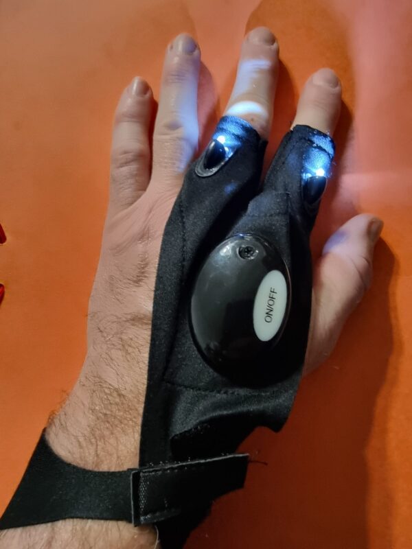 Guante con iluminación led de medio dedo para mano derecha adaptable a la mano izquierda. - Imagen 7